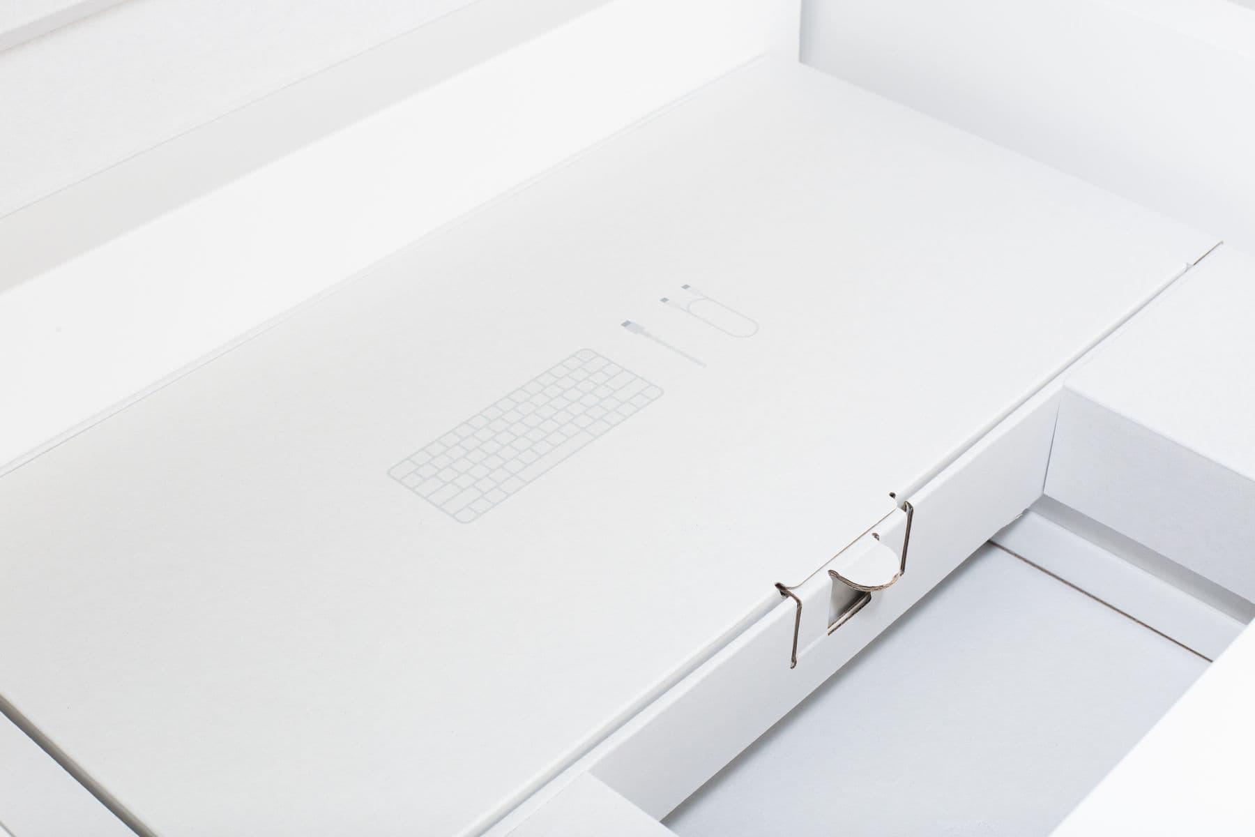 Minimal product packaging system